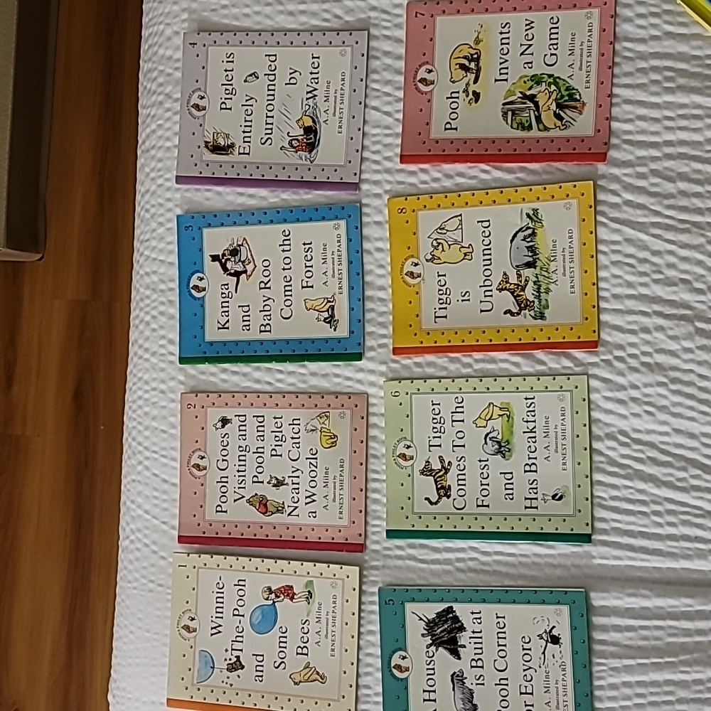 Set of 7 Winnie the Pooh Paperback Booklet Books